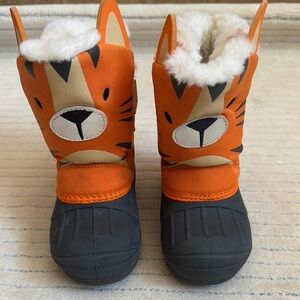 Cat & Jack Orange and Black Fox Boots with Faux Fur